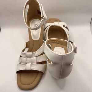 Clark's White Wedge Women's Sandal Size 9